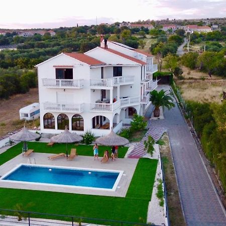 Apartmani Viktorija Vrana  Exterior photo
